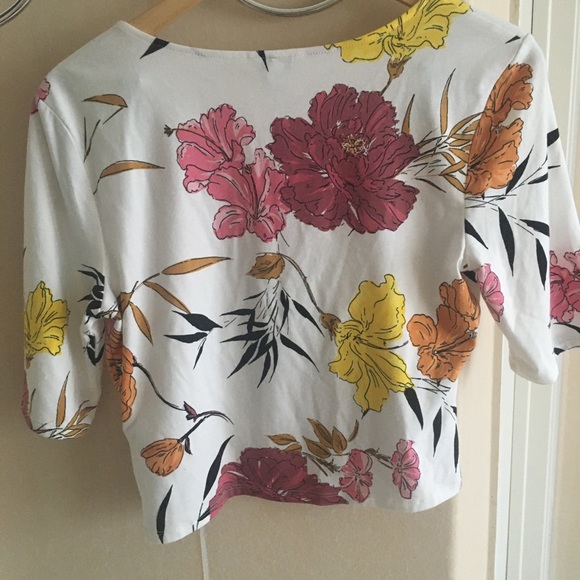 Guess white floral crop top - Picture 6 of 7